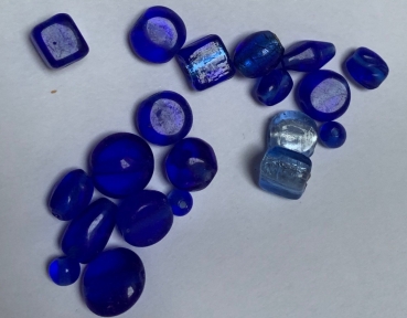 Glasperlen mit Silber, blau